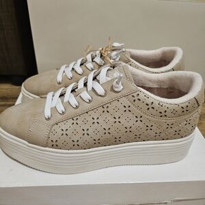 Roxxy Women's Beige Lace-Up Sneakers